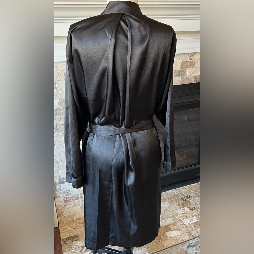Justin Alexander Black Robe - Picture 3 of 11